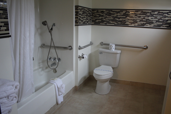 ACCESSIBILITY ROOM Photo 12